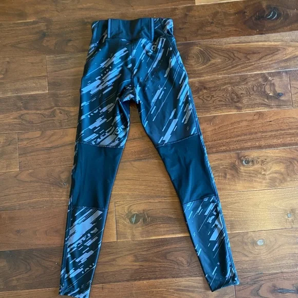 Grey pattern Reebok leggings - Picture 2 of 2